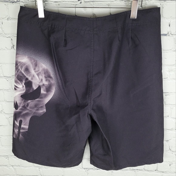 MARVEL COMICS | Punisher skull swim surf board shorts - Picture 2 of 6
